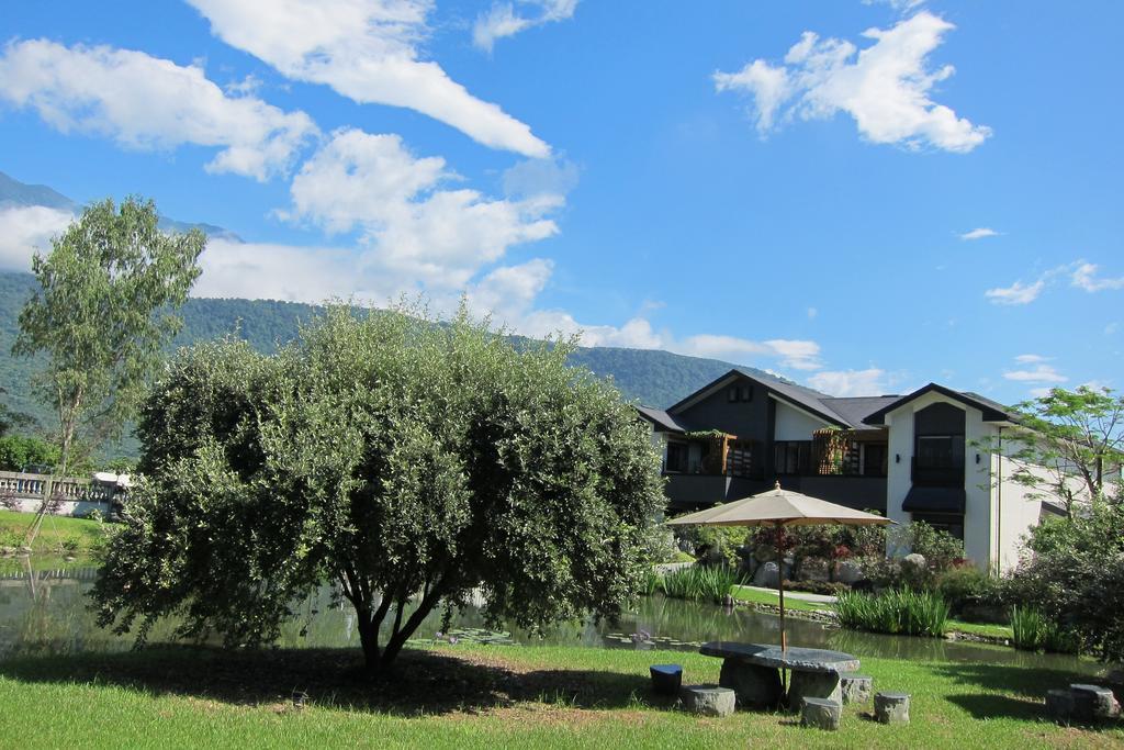 Green Willow House Fengshan  Bagian luar foto