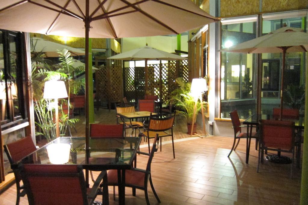 Green Willow House Fengshan  Bagian luar foto